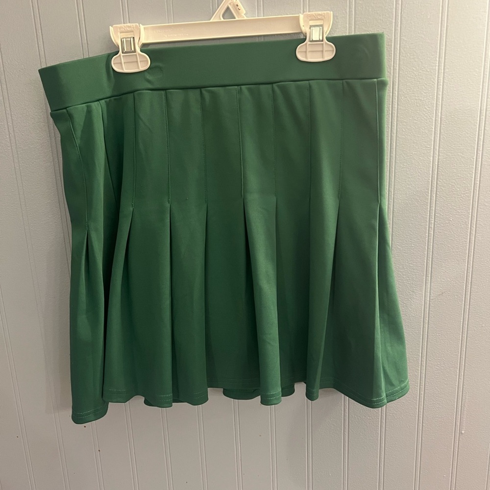 Elegant Green Pleated Mini Skirt